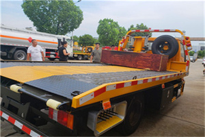 梅江区附近拖车电话号码服务